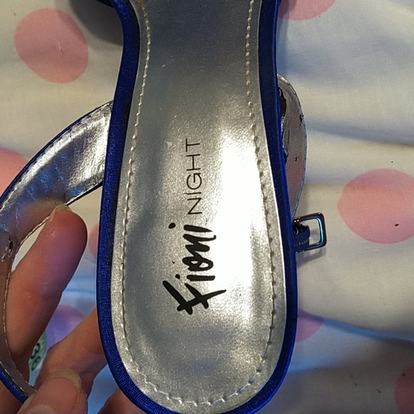 Fioni Night ladies size 8 platform heels blue satin - Picture 3 of 10